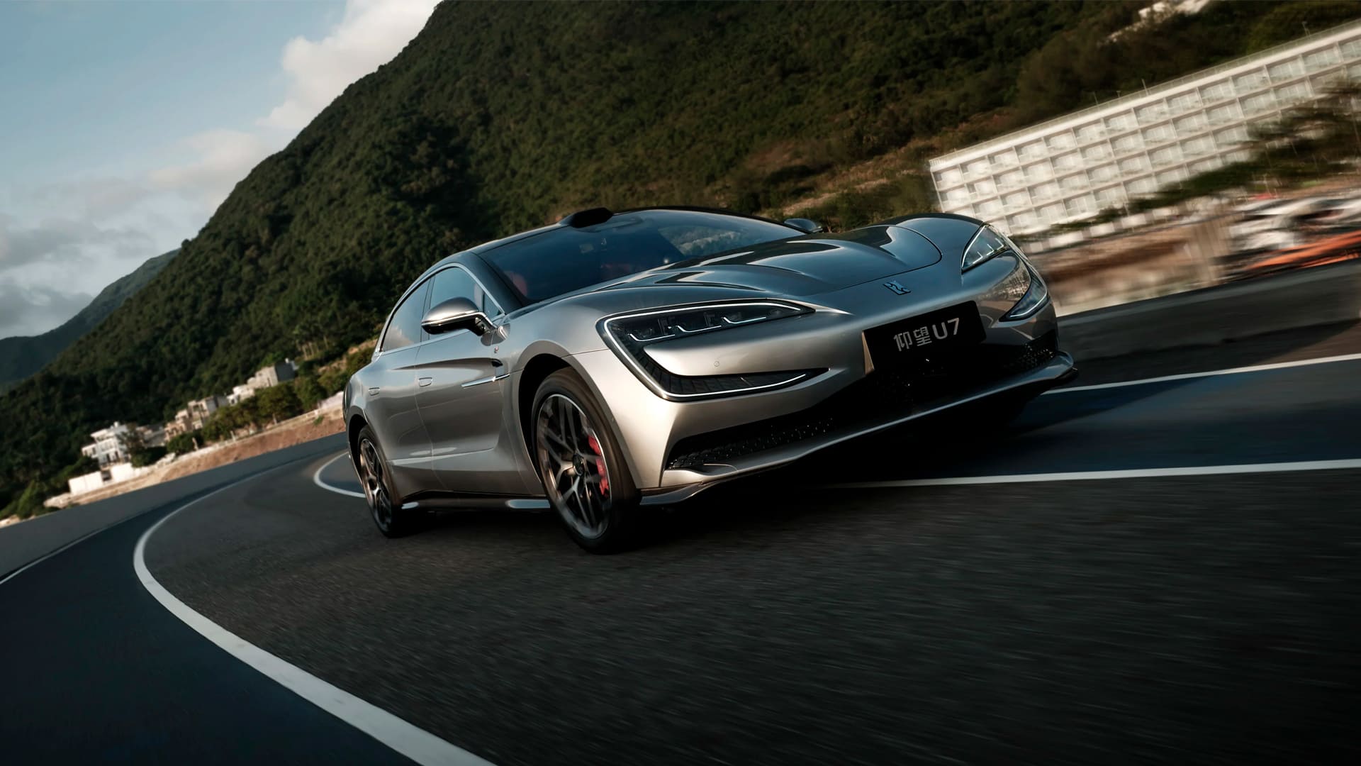 Электромобили Yangwang U7 2026 из Китая